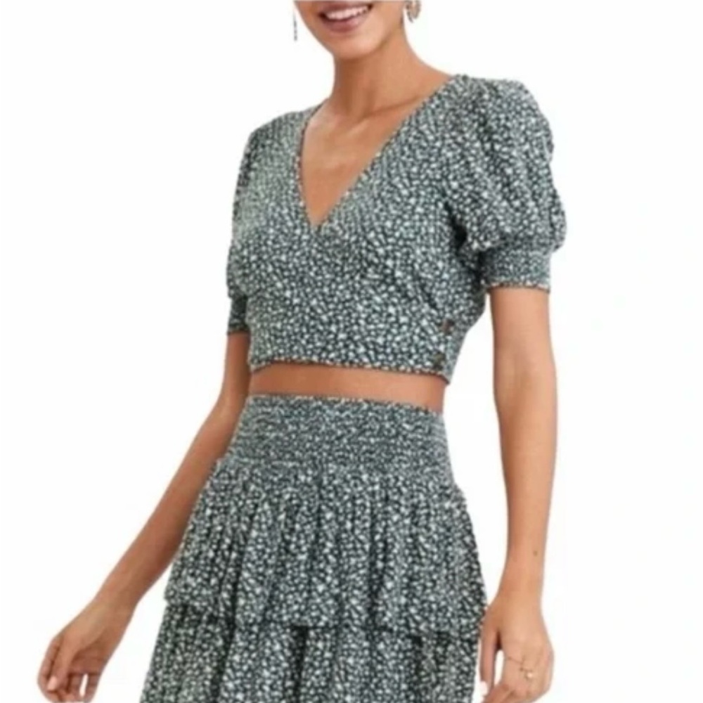 NWT American Eagle Deep V Floral Crop Top Size Small